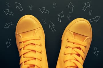 「ご案内しましょうか」を英語で言うと？