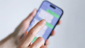 やってしまってない？ ビジネスマナーで「気になる行動」1位は深夜・早朝の連絡だった