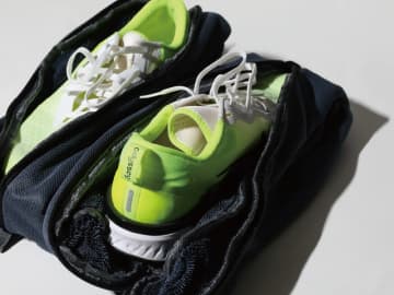 靴やさしく扱う洗濯ネット　片足ずつで安心