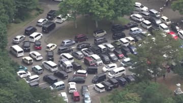 【真冬の夜の避難どうする】津波警報で約4万2000人に避難指示…避難所へ向かう車の列で“渋滞”発生「いつでもどこでも寝られる」「寒くなると徒歩はちょっと厳しい」断念する人も〈北海道〉