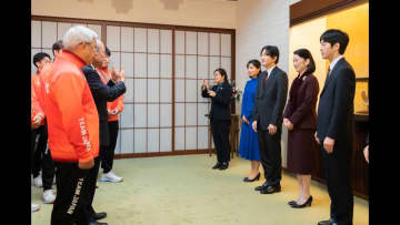悠仁さまも手話を交えて…秋篠宮ご一家が東京デフリンピックの金メダリストと懇談　青森出身選手にお見舞いの気持ちを伝えられる