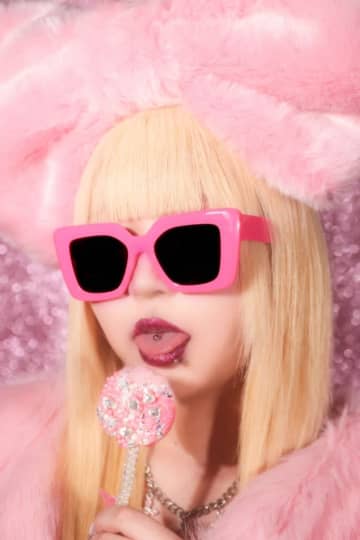 Яu-a、代表作「ネオンサイン」のリミックスEP本日リリース。「ネオンサイン (ハタチ Version)」MV公開も