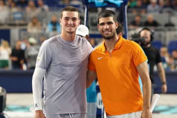 エキジビで初対決が実現！ 新星フォンセカが王者アルカラスに惜敗し「彼は僕より“少しだけ”スキルが上なんだ」＜SMASH＞