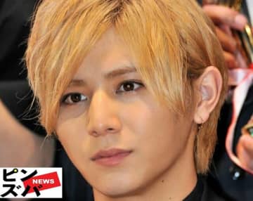 「そこにピアスは聞いてないよ？」山田涼介、顔ピアス＆カラコンの鮮烈ビジュが沸騰 「16くらいに見えるよ」の声も