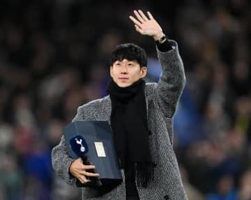 「ソニーが帰ってきた！」韓国代表のスターが古巣トッテナムに帰還！ 試合前のピッチ登場に「最高のレジェンドだ」「永遠に私たちのキャプテン」の声