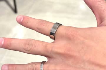 細く着けやすいスマートリングSOXAI RING 2　シャープが技術支援