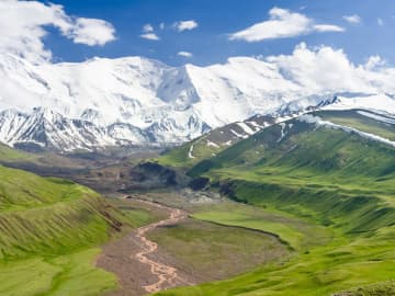 解け始めたパミールの「解けない氷河」