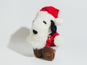 【PEANUTS】スヌーピーがサンタになった！冬に便利なあったかグッズも登場♪