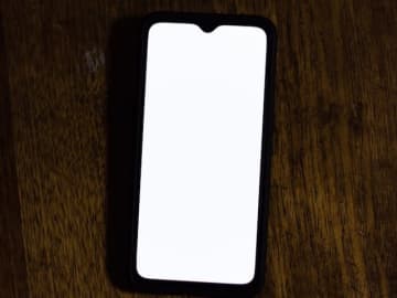 「天災時の復旧速度を考えないと…」59歳男性が“電気・電話代”を節約したらハマった思わぬ落とし穴