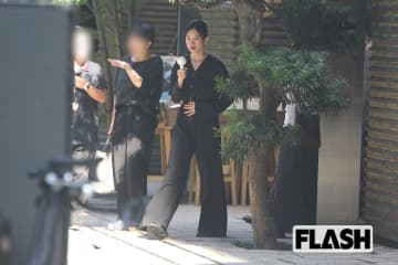 河合優実、聖子ちゃんカットから激変『ふてほど』新春SPで見せたまさかの「富士そば」制服姿に驚きの声