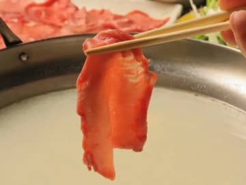 【新宿三丁目のフードホール】ランチが税込660円〜提供！「reDine 新宿」に『牛タン肉ダイニング なか仲』が12月16日ニューオープン！