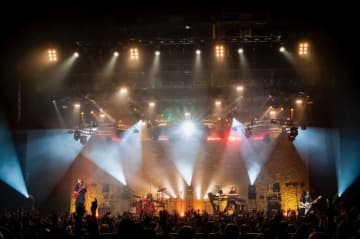 【ライヴレポート】Rayflower、15th記念ライヴ＜Next Amazing Road＞の非常事態を好機に変えたバンドの底力「来年はたくさん会いましょう！」