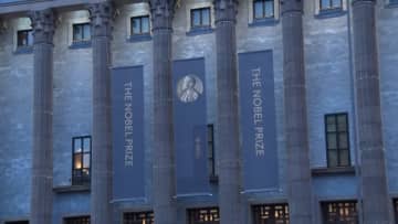 ノーベル賞7時間後に授賞式！日本人ダブル受賞へ　北川進氏は家族らと食事会…料理が注目の晩さん会会場では先週トラブルも