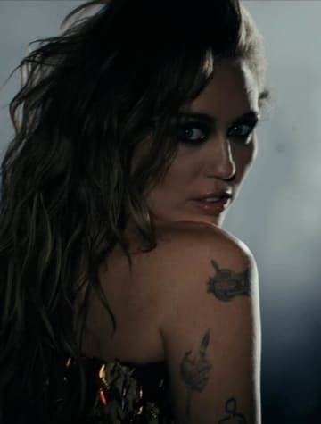 マイリー・サイラス、映画『アバター：ファイヤー・アンド・アッシュ』提供の新曲「Dream As One」のミュージック・ビデオを公開