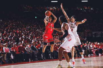 注目のバスケ日本代表選手たちが出場…千葉Jと名古屋Dの東西上位対決。指揮官は富樫勇樹、渡邊雄太らを労う【PickUp B.LEAGUE】