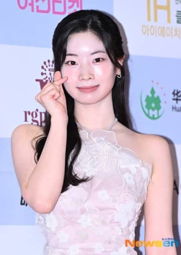 【PHOTO】TWICE ダヒョン＆イ・ハニら、「2025 ソウル国際映画大賞」に出席（動画あり）