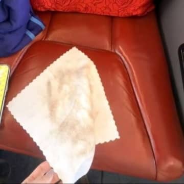 高速鉄道のビジネスクラスの革張りシートを拭いたら真っ黒、客が苦情―中国