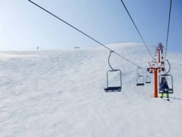 箱館山にサンタが大集合!【クリスマスサンタパレード】サンタ衣装の無料貸出や豪華賞品が当たる抽選会でとっておきの冬の思い出☆