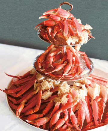 【食べ放題ニュース】“カニタワー”はヤバい…！「冬限定ホテルビュッフェ」の内容が凄いことになってるよ