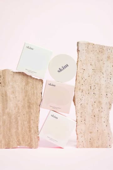 skimのファンデーションが3色展開に!新色追加で素肌美を叶える最新クッション