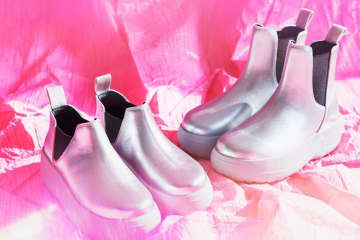 シャカの“曲線美”チェルシーブーツ、軽量&厚底のスリッポンシューズとブーティで