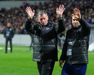 「人々も街も素晴らしい」スキッベ監督のサンフレ愛。幸せな4年間に「すごく感謝している」