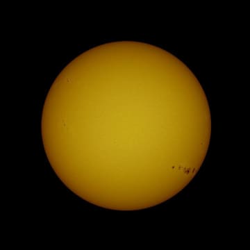 太陽に黒点群、中国の観察者が鮮明な写真を撮影