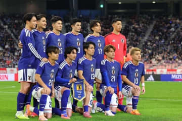 「まじか！」「これすげぇわ」イングランド戦決定を正式発表→直後に日本代表公式SNSが投じた“まさかの一枚”にファン衝撃！「ナイスゲームの予感しかない」