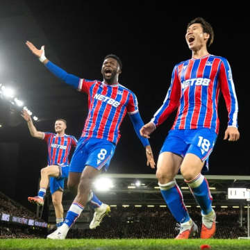 「笑顔が爽やかすぎる！」プレミア生観戦を報告した“意外な大物日本人俳優”にネット反響！「羨ましい」「ロンドン満喫してますね～」