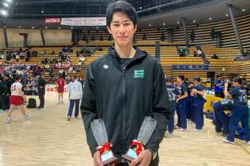 「打ち切ったお前はエラい」泣きじゃくる後輩を抱きしめて 日本代表の“愛され末っ子”甲斐優斗が、専修大の“頼れる兄貴”として見せた真の顔