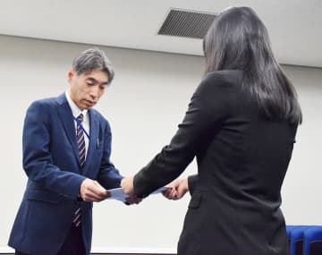 絶対に許さない…小4死亡、情報提供を求める母「やれることは全部やる」　逃げた運転手を探し「残り3年10カ月」、法務省へ向かった母“時効撤廃”求める　署名は18万7439筆に