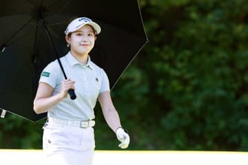 「そりゃ人気出るわ」　女子ゴルフ23歳に長蛇の列…神対応に喝采　今季盛り上げたルーキーたち