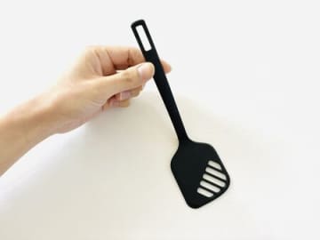 【セリア】見つけたら即買い級！まさかの『専用ターナー』使ってみたら…感動♡「本当にコレ1本で完結した」