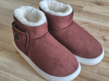 ヒーター内蔵「ムートンブーツ」足元冷え知らず! 裏ボアであたたかい【今日のいいね！】