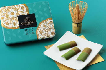 “おたべ”の美十からゴディバ監修「八ッ橋ショコラ抹茶」宇治抹茶風味の八ッ橋コーティングチョコレート