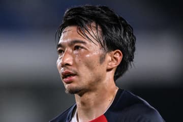 ｢素敵な写真｣元日本代表のJ1鹿島MF柴崎岳の美人アイドル妻、我が子と初クリスマスディズニーへ！ “パパに買ってもらった”プレゼントと“かわいい写り込み”も