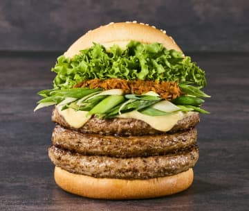 フレッシュネスバーガー、黒毛和牛パティを増量した「九条ネギと西京味噌の黒毛和牛バーガー」を限定販売！