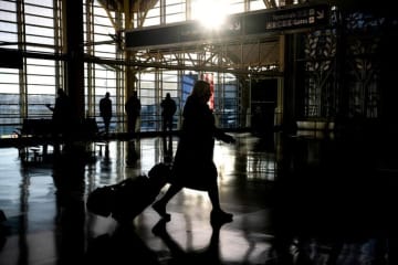 入国者に過去5年のSNS履歴提出を義務付け、日本も対象　米当局が提案