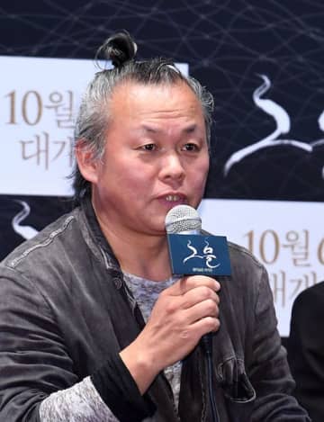 性スキャンダルにより業界の汚点に、転落の晩節…韓国映画監督がコロナ合併症でこの世去って5年