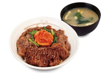 松屋、希少部位をにんにく醤油で味わう「カルビと特選ブリスケット肉の合い盛り丼」発売