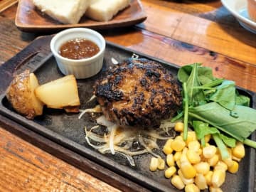 【柏の葉】再オープンしたファーマーズテーブルで自家製ハンバーグランチ