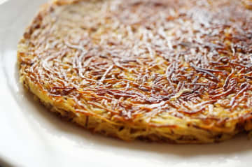 伝説の家政婦・タサン志麻『さつまいものガレット』の作り方を公開！香ばしいバター＆パリパリ食感が絶品…プロ一押しのフランス風スイーツに主婦も大注目「こんな食べ方あるんだ…」「フライパンでできるスイーツって良いですね」「お砂糖のガリガリが美味しかったです！」