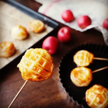 りんごジャムたっぷり♪ミニチュアみたいな「アップルパイポップ」