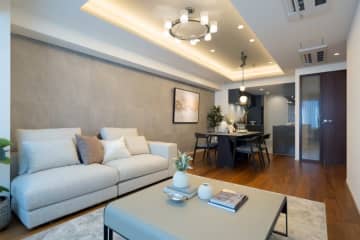 ザ・パークハウスグラン南青山四丁目 2階｜「表参道」駅徒歩8分。静寂と洗練が息づく、南青山の高台の上質邸宅。商業施設多数徒歩圏。専有面積120㎡超。収納豊富・陽当たり良好な南東向き3LDK