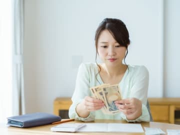 35歳女性「給料が3分の1になっても、月1万円は投資に回した」楽天・VTへの積立投資で＋44万円