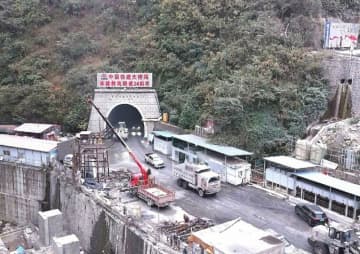 中国で時速350キロの高速鉄道の最長トンネルが貫通