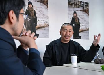 「みんな一緒」への抵抗感　排外主義は「意味わかんない」　国内外から注目集まる三宅唱監督に、中学のクラスメートが聞きたかったこと