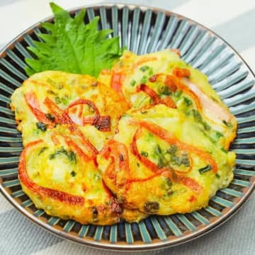 【材料は、ほぼ豆腐とカニカマだけ！】「マジでこれ以上のコスパ飯ない」「簡単すぎるのに毎回秒で消える」家計救う“神”節約おかずレシピ4選