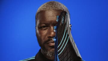 adidasから伝説のサッカースパイクが復刻!キービジュアルは日韓W杯に出場した元フランス代表…本日18時発売