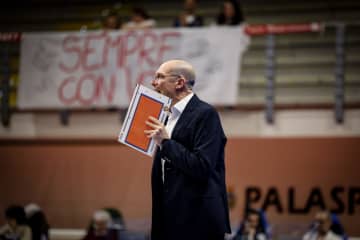 ミラノは勝利するも、CEV規定温度を下回る中での開催にピアッツァ監督が苦言